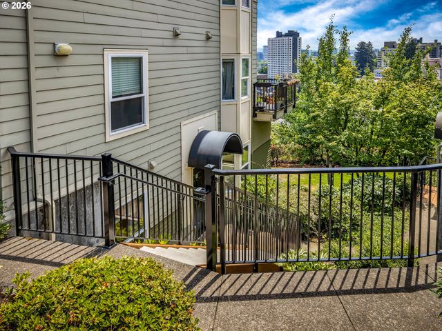 232 Nw UPTOWN Ter 1B, Portland, OR 97210