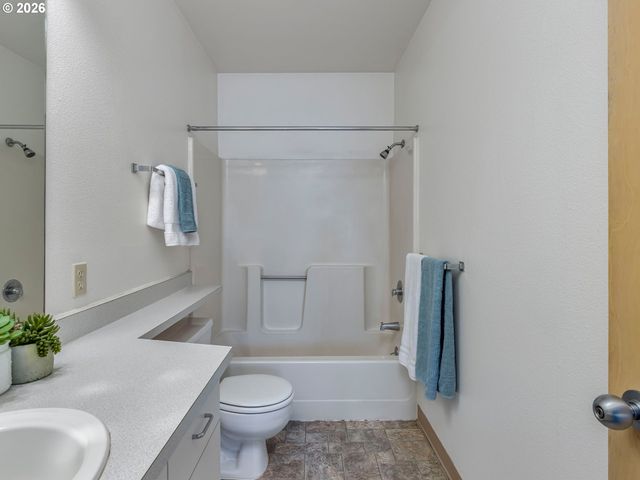 232 Nw UPTOWN Ter 1B, Portland, OR 97210