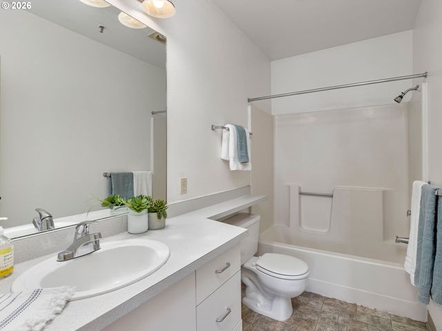 232 Nw UPTOWN Ter 1B, Portland, OR 97210