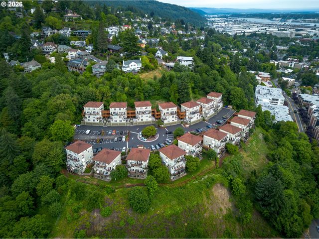 232 Nw UPTOWN Ter 1B, Portland, OR 97210