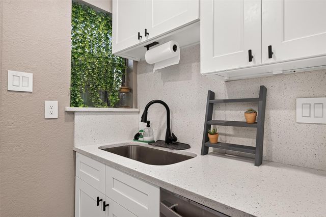 1005 Avenue D, Rosenberg, TX 77471
