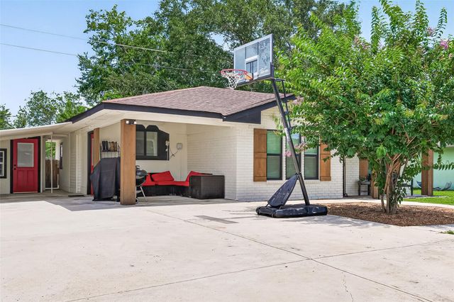 1005 Avenue D, Rosenberg, TX 77471