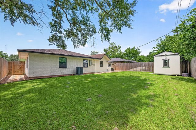 1005 Avenue D, Rosenberg, TX 77471