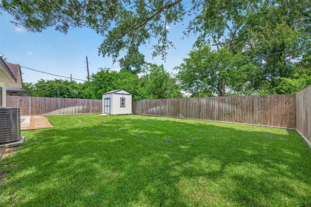 1005 Avenue D, Rosenberg, TX 77471
