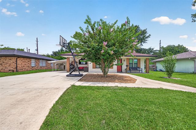 1005 Avenue D, Rosenberg, TX 77471