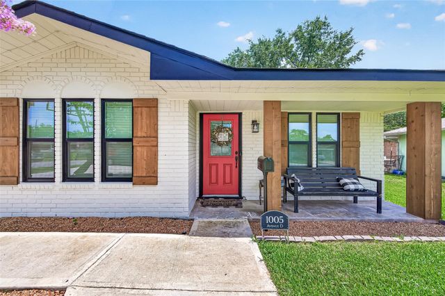 1005 Avenue D, Rosenberg, TX 77471
