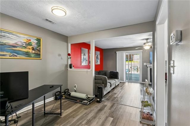 4 Treebark PL, Hampton, VA 23666