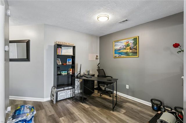 4 Treebark PL, Hampton, VA 23666
