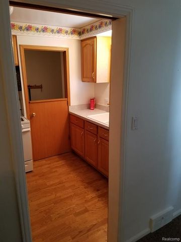 12835 W Parkway Street, Detroit, MI 48223