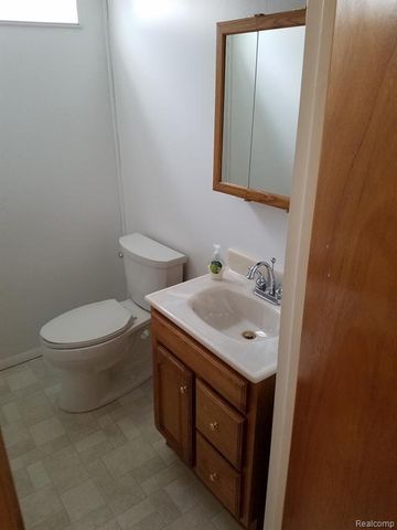 12835 W Parkway Street, Detroit, MI 48223