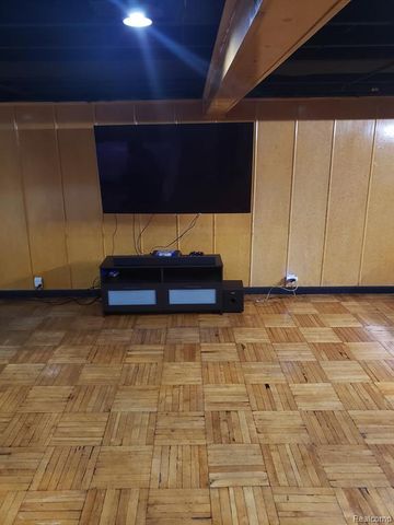 12835 W Parkway Street, Detroit, MI 48223