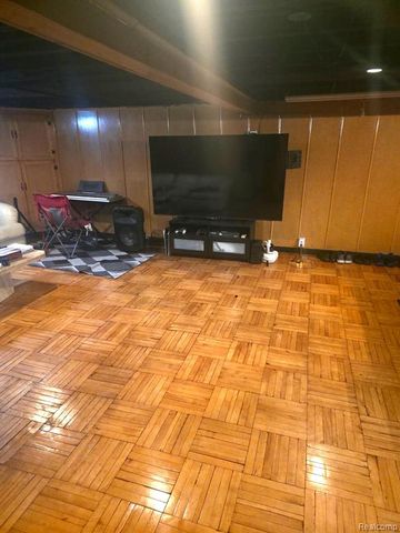 12835 W Parkway Street, Detroit, MI 48223
