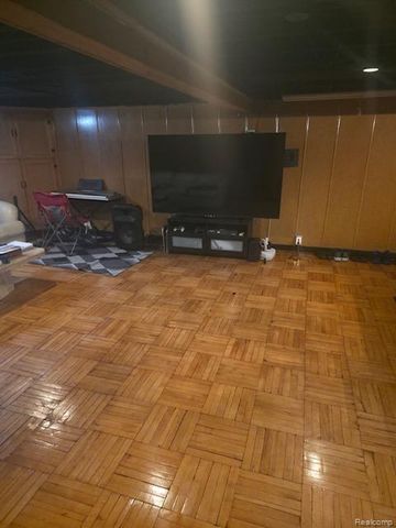 12835 W Parkway Street, Detroit, MI 48223