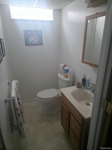 12835 W Parkway Street, Detroit, MI 48223