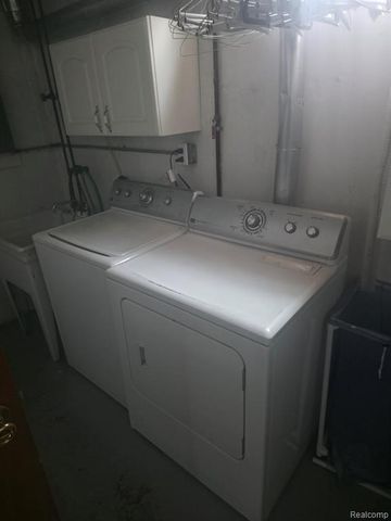 12835 W Parkway Street, Detroit, MI 48223