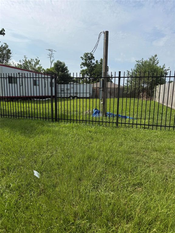 847 S Victory Drive, Houston, TX 77088