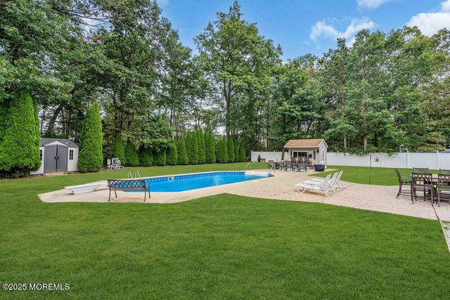 10 Susie Lane, Jackson, NJ 08527