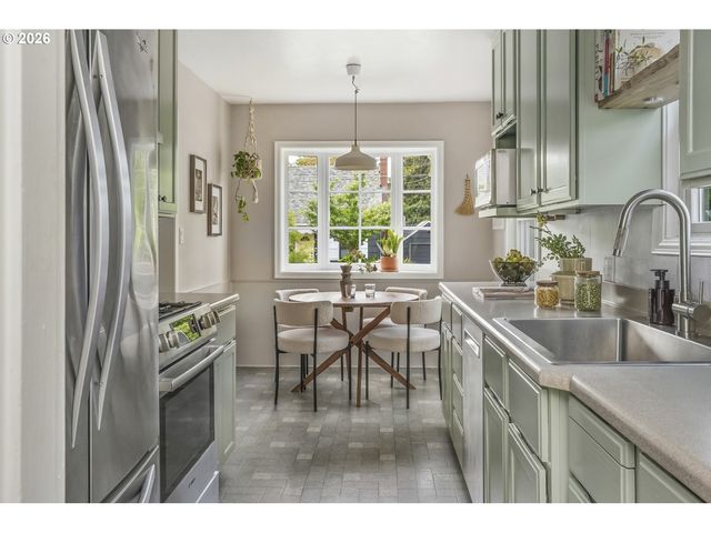 3024 N KILPATRICK St, Portland, OR 97217