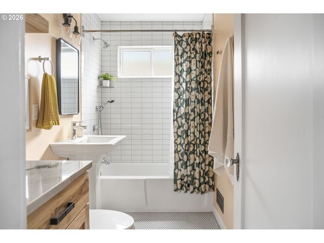 3024 N KILPATRICK St, Portland, OR 97217