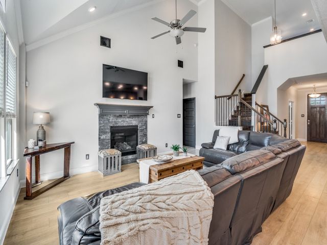 1232 Rushmore Drive, Burleson, TX 76028