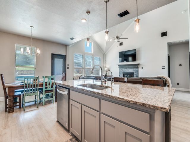 1232 Rushmore Drive, Burleson, TX 76028