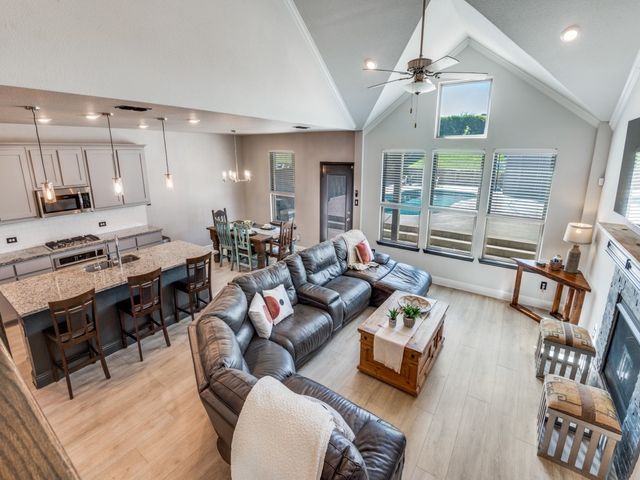 1232 Rushmore Drive, Burleson, TX 76028