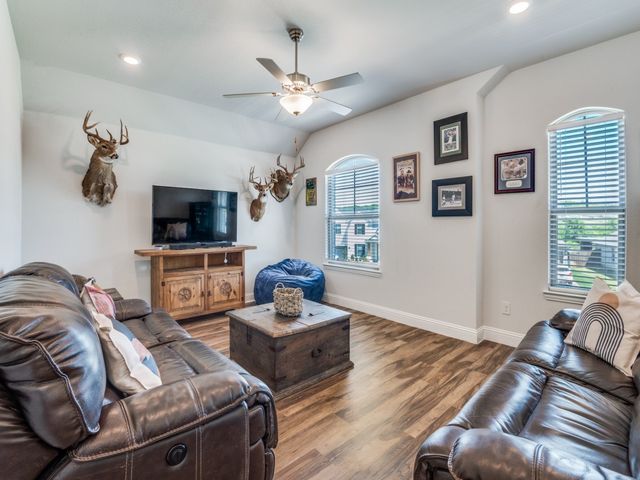 1232 Rushmore Drive, Burleson, TX 76028