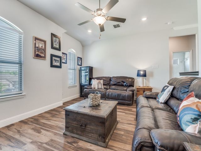 1232 Rushmore Drive, Burleson, TX 76028