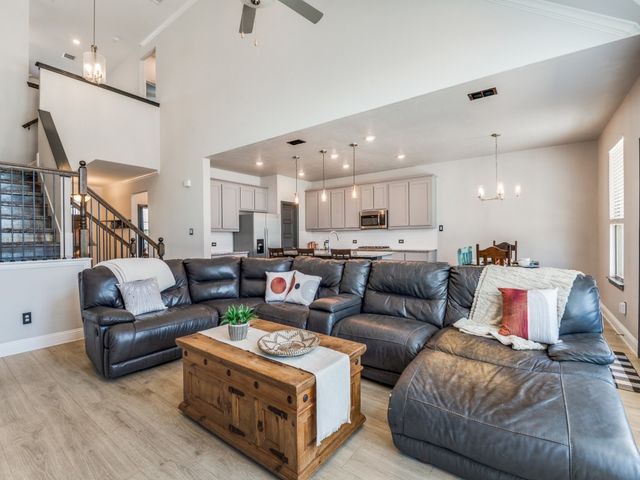 1232 Rushmore Drive, Burleson, TX 76028