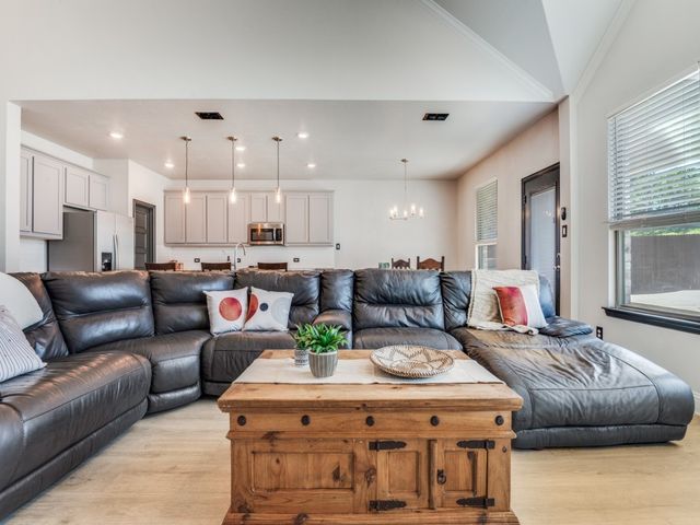 1232 Rushmore Drive, Burleson, TX 76028