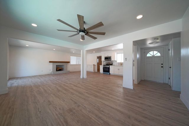 1690 W Kanai Avenue, Porterville, CA 93257