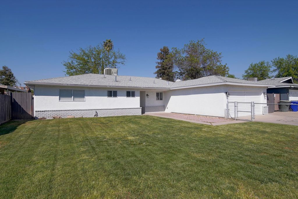1690 W Kanai Avenue, Porterville, CA 93257