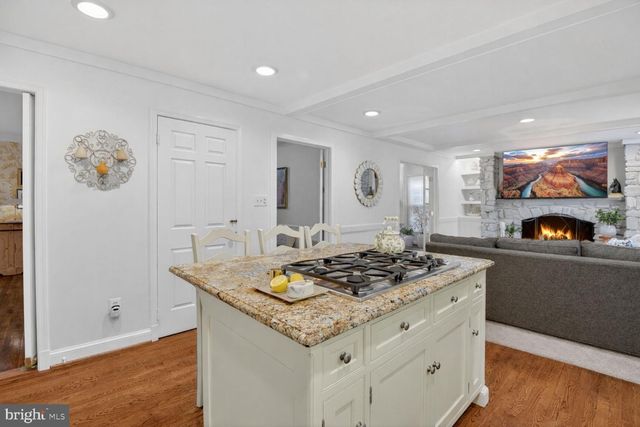 10206 KENSINGTON PKWY, Kensington, MD 20895