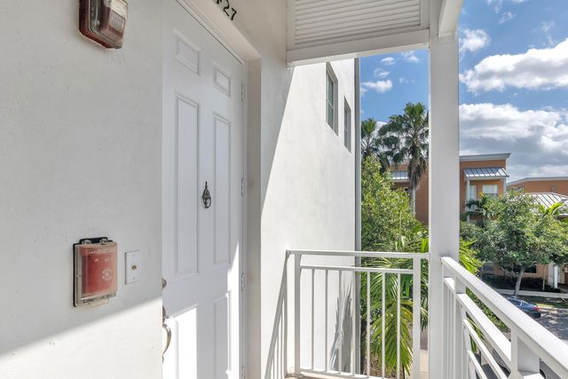 427 SW 13th Terrace, Fort Lauderdale, FL 33312