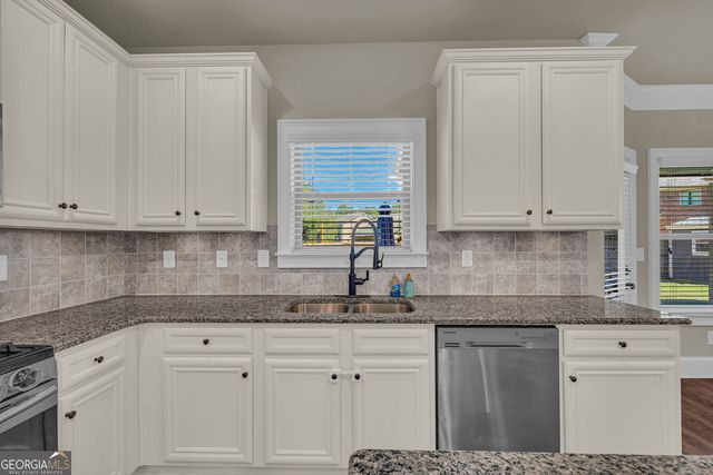 972 Spanish Moss Trail, Loganville, GA 30052