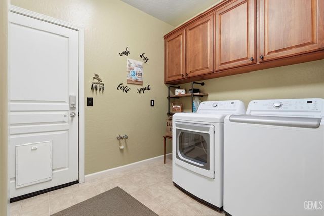 1998 Albarino Street, Tulare, CA 93274