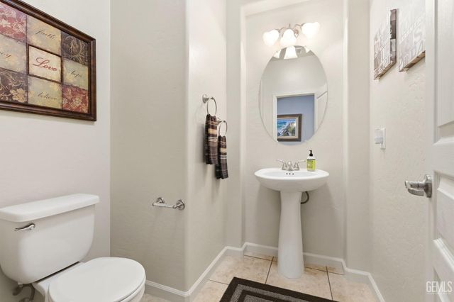 1998 Albarino Street, Tulare, CA 93274