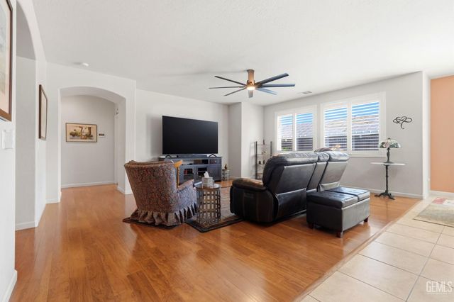 1998 Albarino Street, Tulare, CA 93274