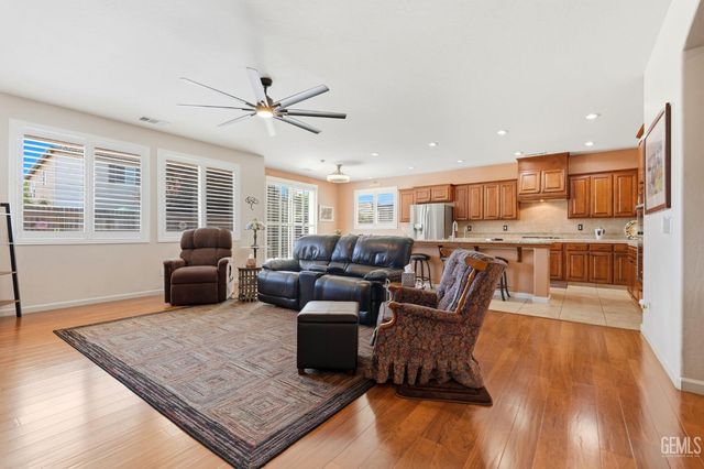 1998 Albarino Street, Tulare, CA 93274