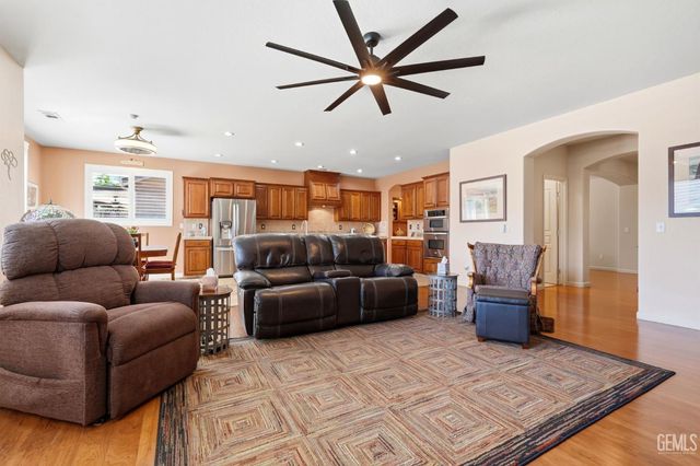 1998 Albarino Street, Tulare, CA 93274