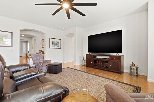 1998 Albarino Street, Tulare, CA 93274