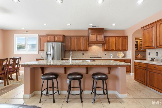 1998 Albarino Street, Tulare, CA 93274