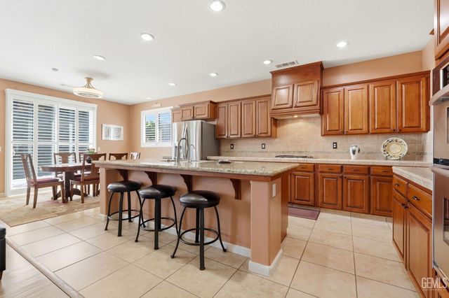 1998 Albarino Street, Tulare, CA 93274