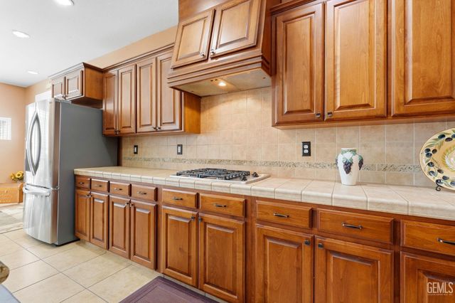 1998 Albarino Street, Tulare, CA 93274