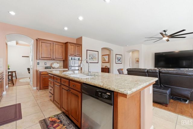 1998 Albarino Street, Tulare, CA 93274