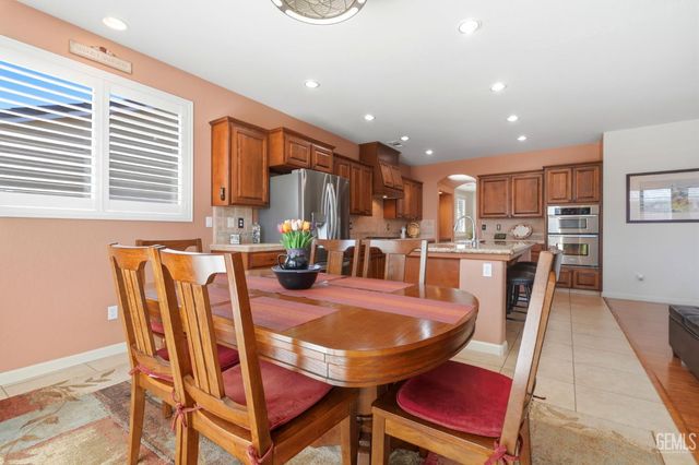 1998 Albarino Street, Tulare, CA 93274