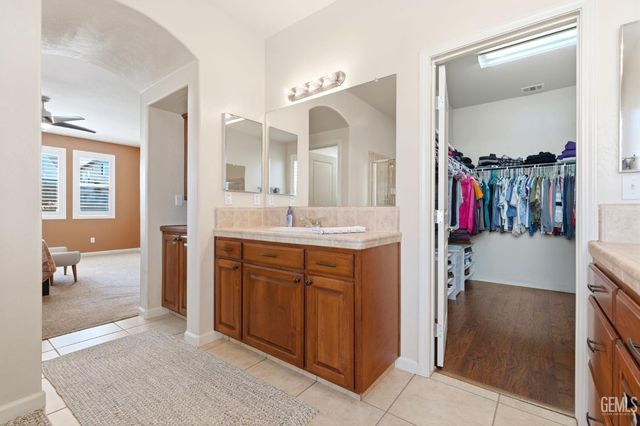 1998 Albarino Street, Tulare, CA 93274