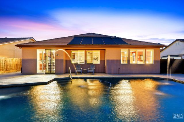 1998 Albarino Street, Tulare, CA 93274