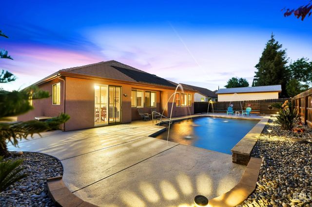 1998 Albarino Street, Tulare, CA 93274