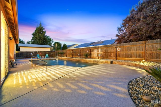 1998 Albarino Street, Tulare, CA 93274